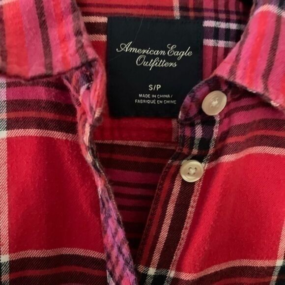 Women’s Flannel American Outfitters button down size Small pink, red & blue - Picture 5 of 8